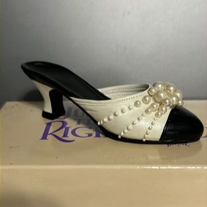 Just the Right Shoe “Pearl Mule” #25010 (1998) Miniature Collectible
